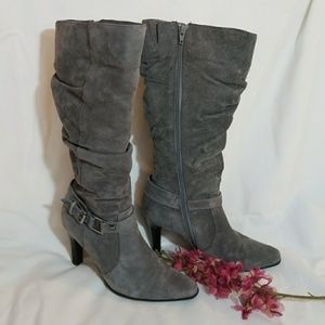Gray suede zip up boots size 7 Blake Scott